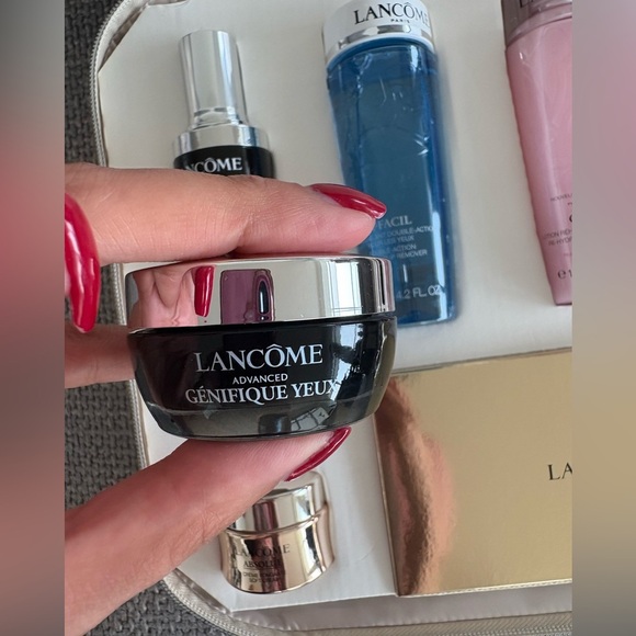 LANCOME Luxury Gift Set – Full & Travel Sizes + Large-rose Embossed Pouch - Picture 4 of 16
